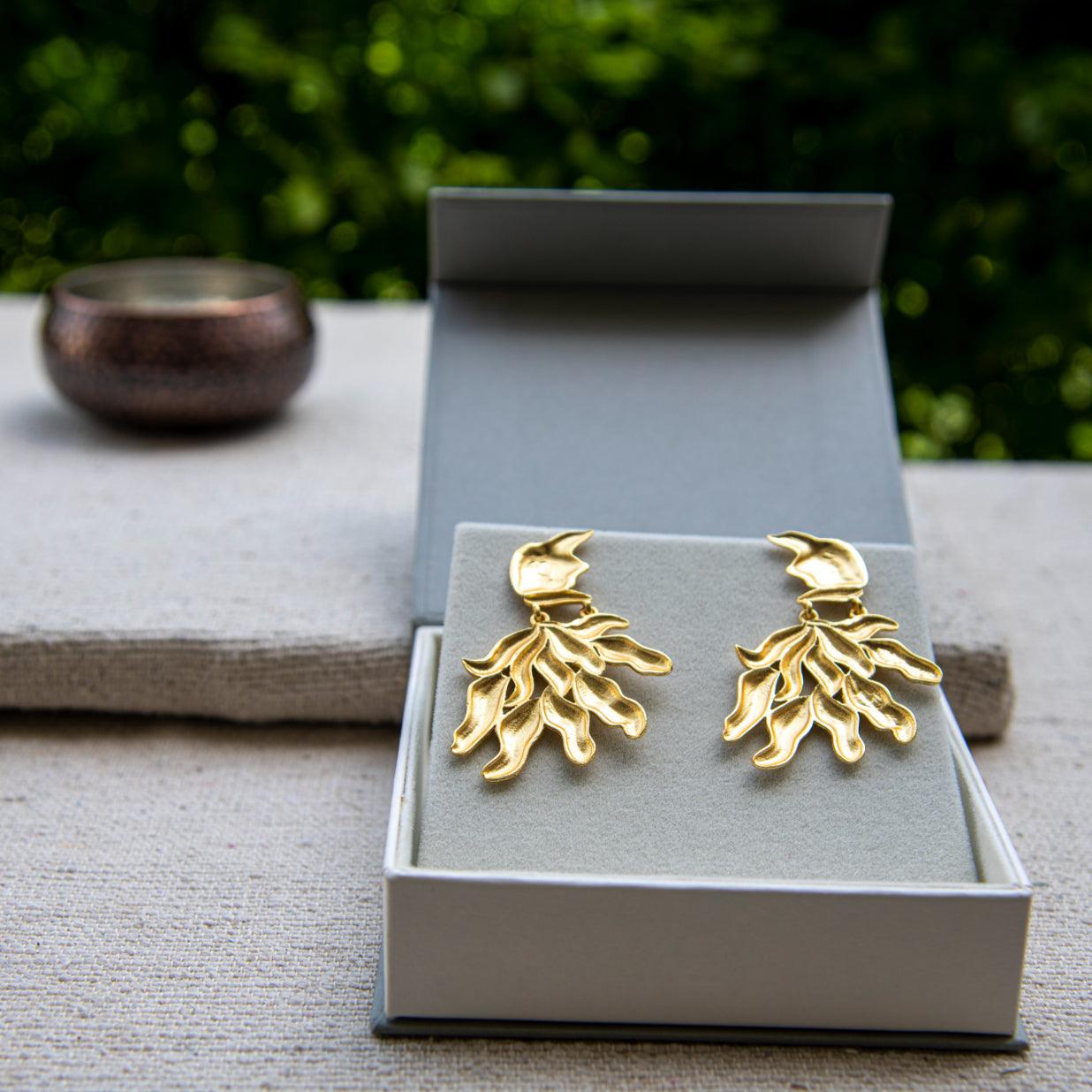 Under the leaf Spell Stud Earring