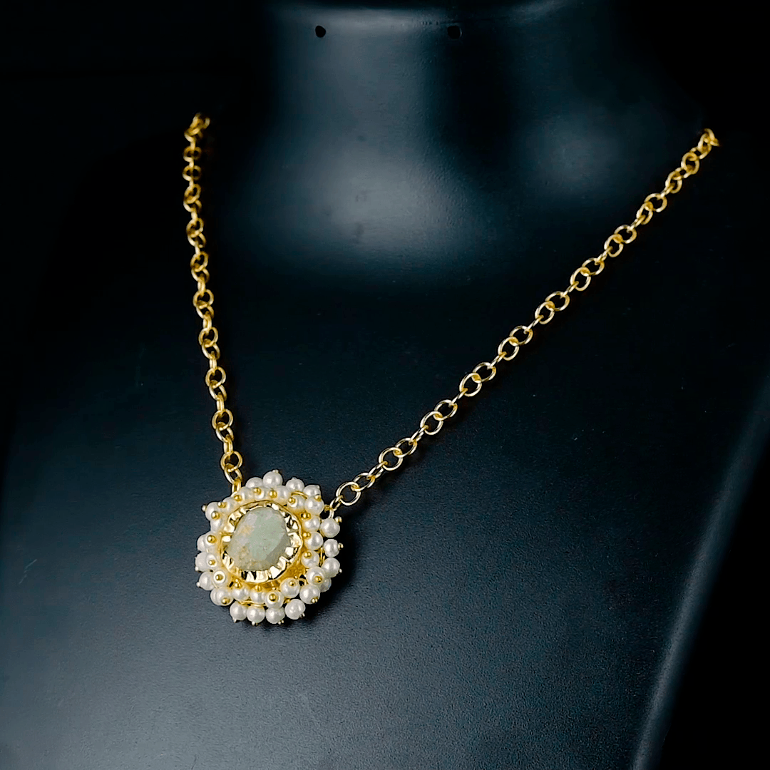 Pearl Floral Necklace Fashion jewelry